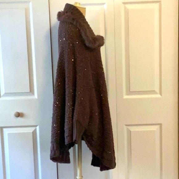 TALK OF THE WALK Vintage Brown and Sequin Poncho-M- Button Down - Picture 3 of 9